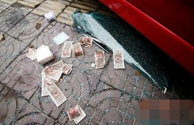 小区50辆车被砸 为何要把车停在路边？车主：一个车位10万元