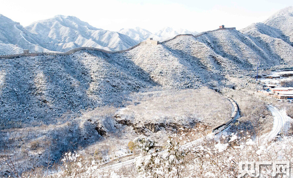 　雪后居庸关美景。