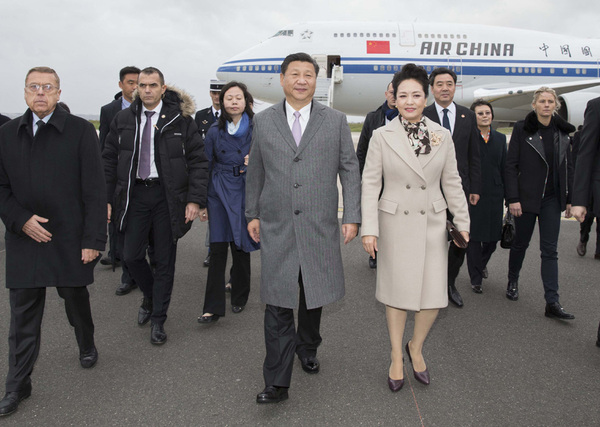 习近平主席抵达巴黎