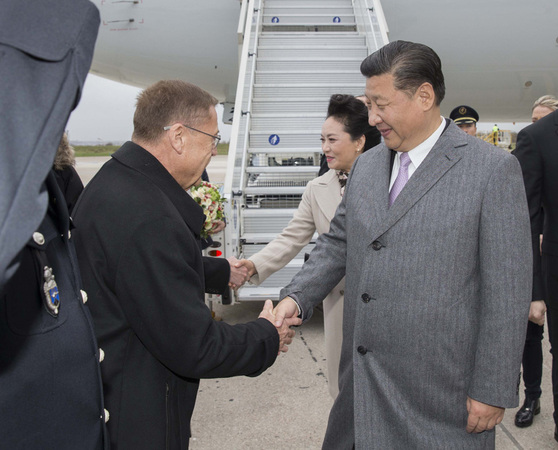 习近平主席抵达巴黎2