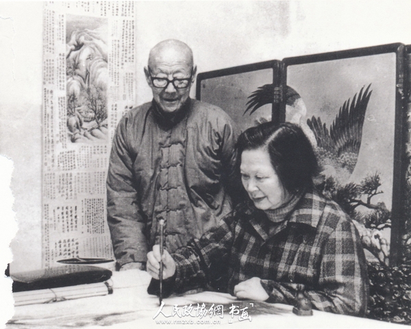 一九七八年，潘素、张伯驹夫妇共同挥毫写丹青。_副本