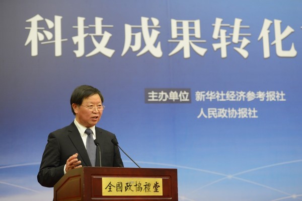 江苏隆力奇生物科技股份有限公司董事长徐之伟发言  人民政协网记者 田福良 摄