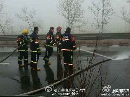 长深高速一危化品车追尾