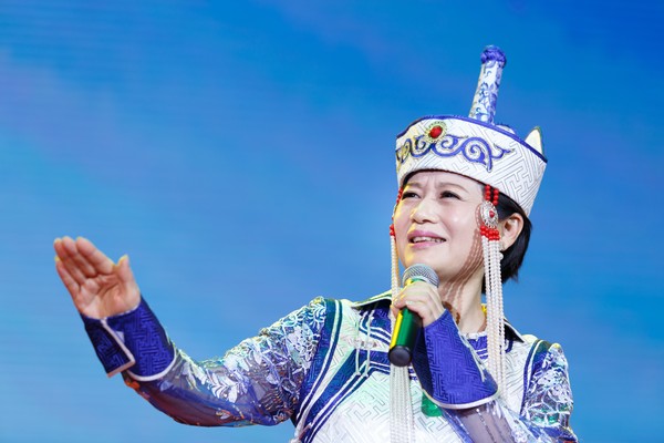 向笠朗诵