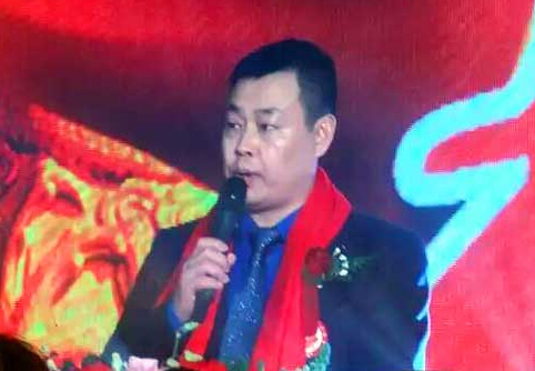 格桑花慈善基金执行主任、前正集团董事长吴长海先生致开幕词
