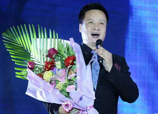 著名歌唱家阎维文助兴演唱