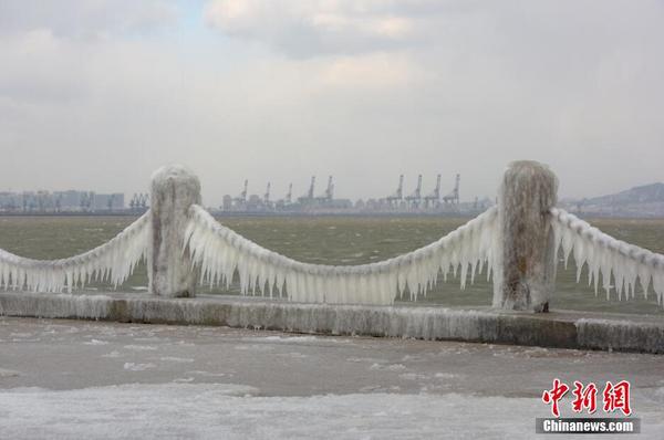 山东多地海边现冰凌景观3