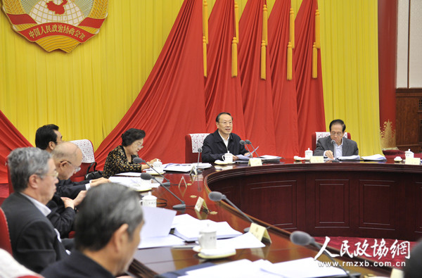 4一月十九日，政协第十二届全国委员会第三十九次主席会议在北京主持召开。全国政协副主席杜青林主持会议。 本报记者姜贵东摄
