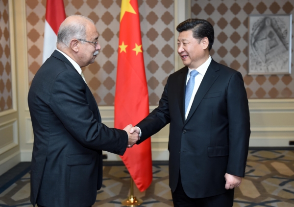 当地时间1月20日晚，刚刚抵达开罗的国家主席习近平在下榻酒店会见埃及总理伊斯梅尔。
