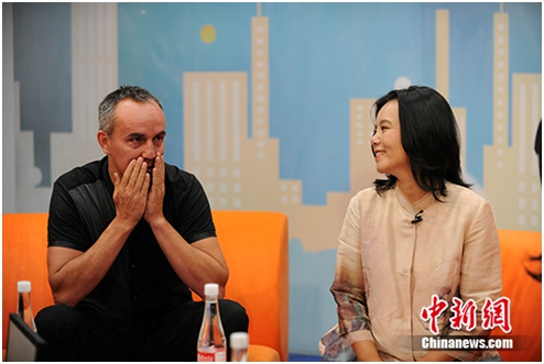 资料图：2015年龚琳娜、老锣做客<a target='_blank' href='http://www.chinanews.com/' >中新网</a>视频访谈。<a target='_blank' href='http://www.chinanews.com/' >中新网</a>记者 李卿 摄