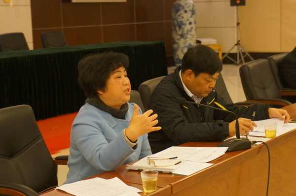1月25日下午，集美区政协文教卫体委员会小组讨论现场，欧阳萍委员发言指出，国家开放二胎，这对学校冲击很大，非编教师没有生育基金，他们将面临很大的问题。