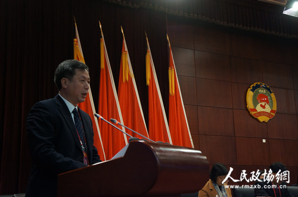 厦门市湖里区政协主席林凡作常委会工作报告。