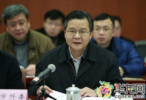 主办单位市科委主任李殿勋汇报提案办理情况。