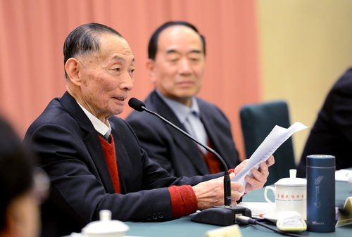 全国政协京昆室成立30年座谈会现场全国政协委员、京昆室副主任梅葆玖委员发言 (1)