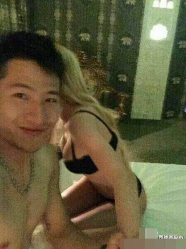 　　网曝苏宁球员不雅照。