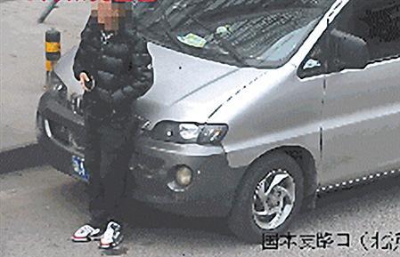 与电子警察躲猫猫被扣15分 网友：关公面前耍大刀作死