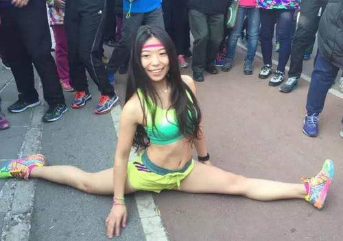 北京“光猪跑”造型吸睛 女选手豪放出镜(图)
