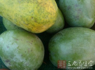 每100克木瓜含水分92.2克，蛋白质0.4克