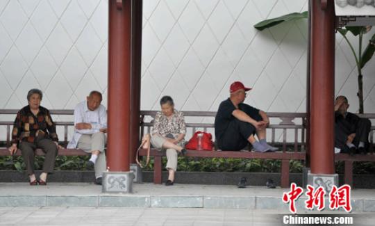 聚焦扶贫、养老等热点民主党派建言“十三五”