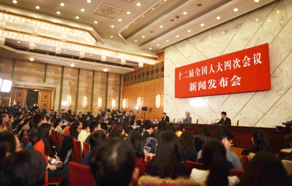 新华社照片，北京，2016年3月4日 
    十二届全国人大四次会议举行新闻发布会 
    3月4日，十二届全国人大四次会议在北京人民大会堂举行新闻发布会。大会发言人傅莹就大会议程和人大工作相关的问题回答中外记者的提问。 
    新华社记者 薛玉斌 摄