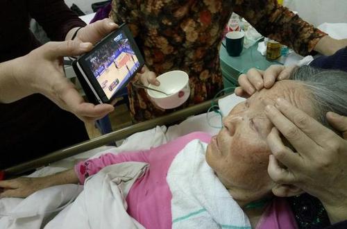 77岁脑梗球迷被辽粤战奇迹唤醒 预言辽宁夺冠