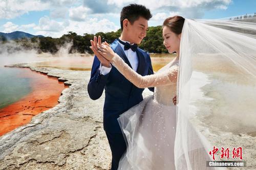 吴奇隆刘诗诗婚纱照首曝光 美轮美奂