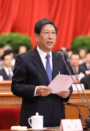 新华社照片，北京，2016年3月9日 
    十二届全国人大四次会议举行第二次全体会议 
    3月9日，十二届全国人大四次会议在北京人民大会堂举行第二次全体会议。张平主持会议。
    新华社记者 鞠鹏 摄