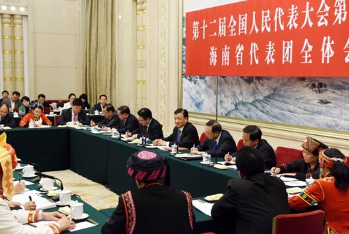 3月9日，中共中央政治局常委、中央书记处书记刘云山参加十二届全国人大四次会议海南代表团的审议。新华社记者饶爱民摄