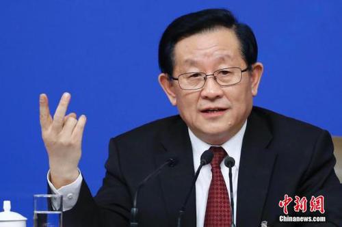 科技部部长万钢回答记者提问。中新社记者富田摄