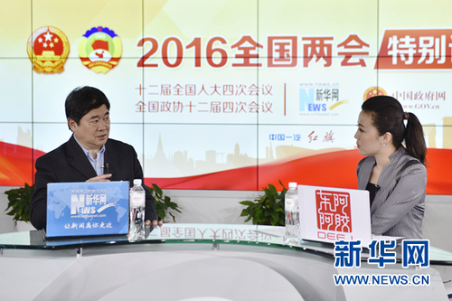 图为全国政协委员、故宫博物院院长单霁翔做客2016新华网两会访谈直播间。新华网 郭小天 摄