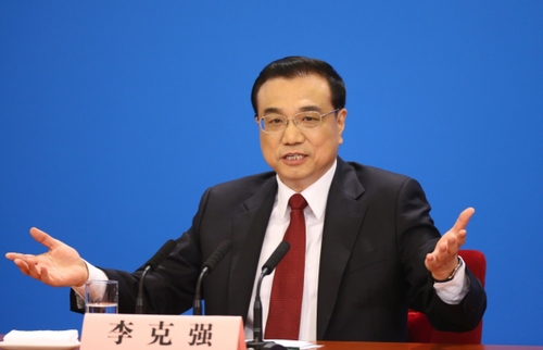 新华社照片，北京，2016年3月16日 
    李克强总理与中外记者见面 
    3月16日，国务院总理李克强在北京人民大会堂与中外记者见面，并回答记者提问。 
    新华社记者陈建力摄