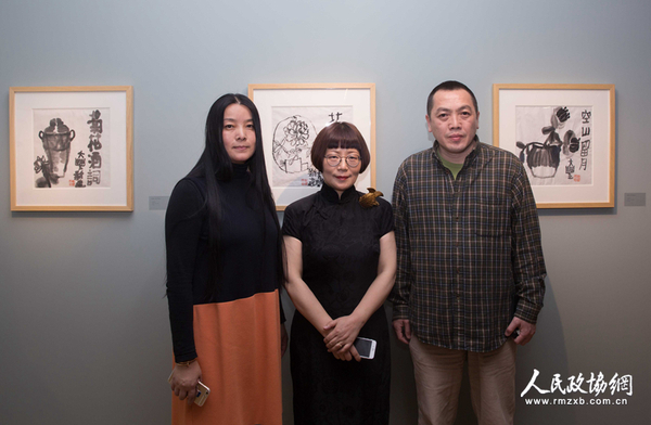 展览统筹陈衍、董慧萍与中央美院副教授李帆
