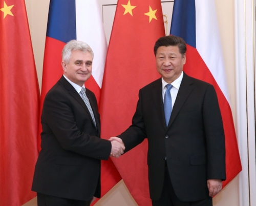 新华社照片，布拉格，2016年3月29日
　　习近平会见捷克参议院主席什捷赫 
　　3月29日，国家主席习近平在布拉格会见捷克参议院主席什捷赫。 
　　新华社记者 庞兴雷 摄
