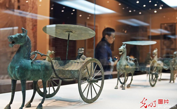 丝绸之路文物精品展在洛阳开展