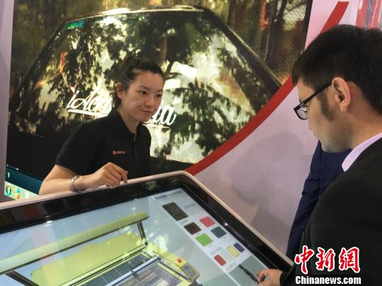图为2016中国国际电子商务博览会现场。　李佳赟 摄