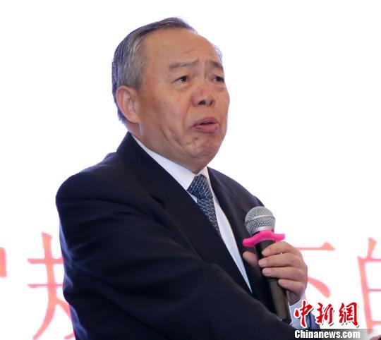 中国PPP研究院理事长、原中共中央政策研究室副主任郑新立做主旨演讲。　钟欣 摄