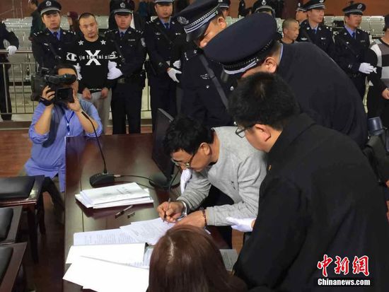 辽宁省朝阳市中级人民法院14日对公安部部督2015一号特大盗掘古文化遗址、古墓葬系列案件作出一审判决，首要主犯姚某数罪并罚被判处死刑，缓期二年执行。