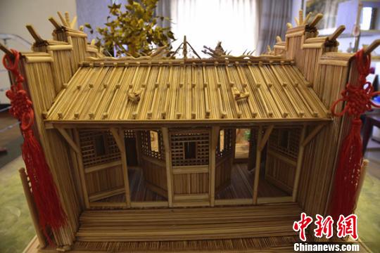 竹签版“春秋祠”。　苏忠国　摄
