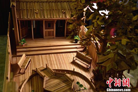 竹签版“春秋祠”。　苏忠国　摄