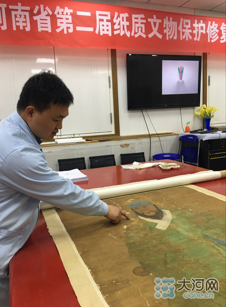 新青年之给古字画“洗澡”的“80后”：每日都如履薄冰