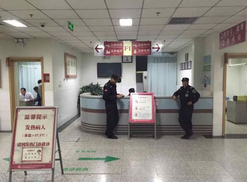 雷洋妻子对丈夫“涉嫌嫖娼被控制后死亡”表示无法理解，并对事发时警方的执法以及事后警方的处理提出了质疑。
