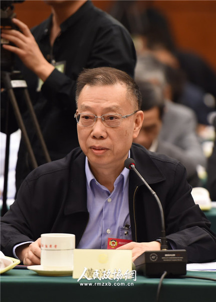 黄洁夫