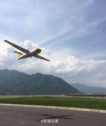 国内首架物资运送无人机首飞成功 15米内精准投放