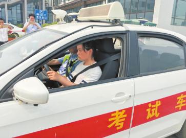 成都驾照自学直考50天：31人报名成功仅2人拿证