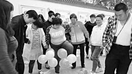 孩子们在“快乐之家”一起活动