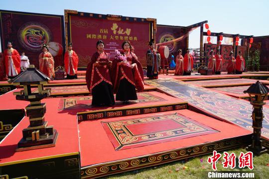 河北曹妃甸首办中国北方国际汉唐集体婚典（图）