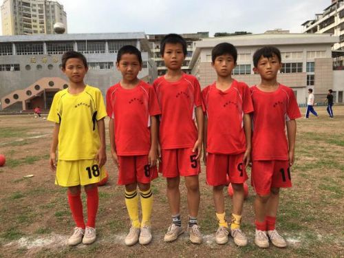 5名足球少年即将踏上圆梦之旅