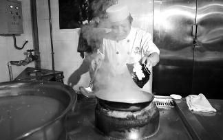 西安发布牛羊肉泡馍、葫芦头泡馍、肉夹馍、蓝田荞面饸饹、Biangbiang面等5种地方小吃制作技术规范