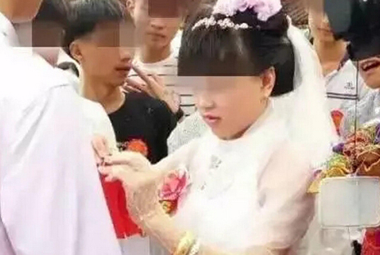 广东一对中学生举行婚礼 