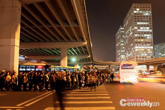今年7省份上调最低工资标准 上海高出青海920元